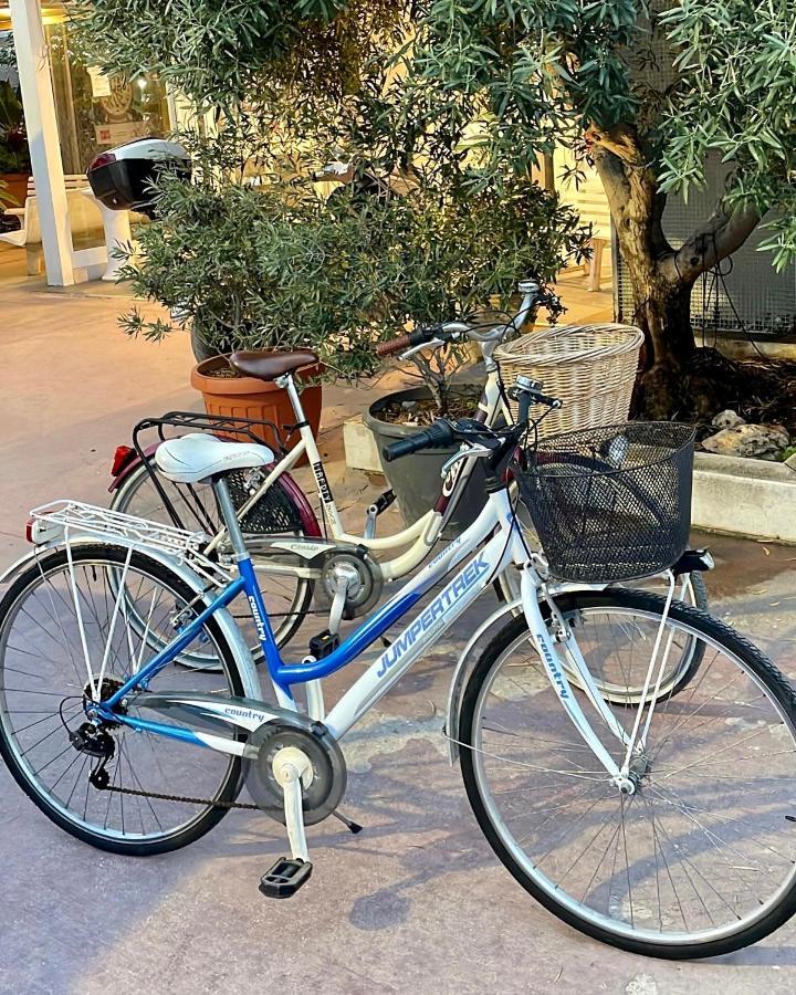 I Colori Della Puglia Rooms Trani Bagian luar foto